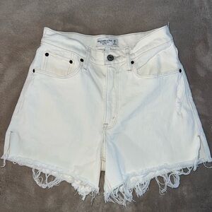 Abercrombie 4” mom short, high rise, white Jean shorts